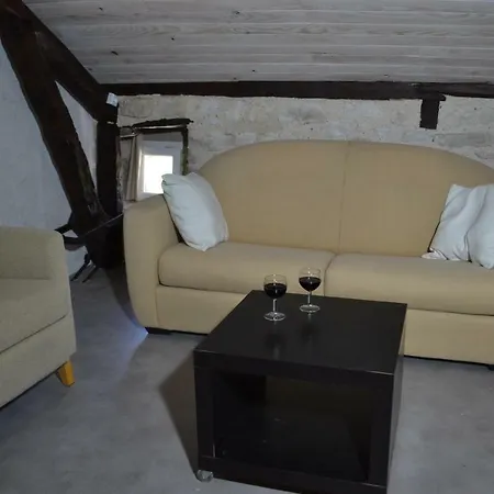 Las Pelenos Apartment *